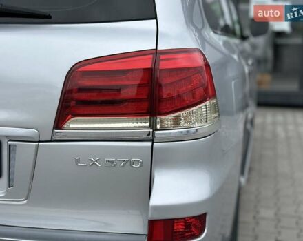 Серый Лексус ЛХ, объемом двигателя 5.66 л и пробегом 255 тыс. км за 24900 $, фото 20 на Automoto.ua