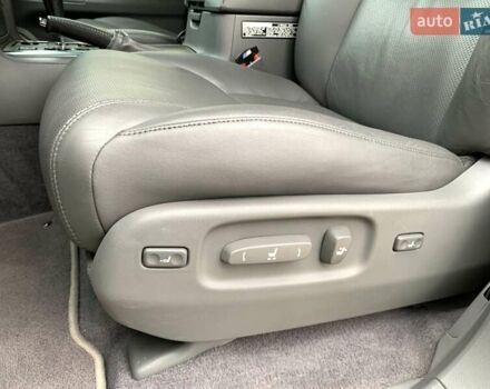 Серый Лексус ЛХ, объемом двигателя 5.66 л и пробегом 175 тыс. км за 32800 $, фото 29 на Automoto.ua