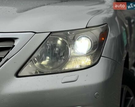 Серый Лексус ЛХ, объемом двигателя 5.66 л и пробегом 259 тыс. км за 21990 $, фото 1 на Automoto.ua