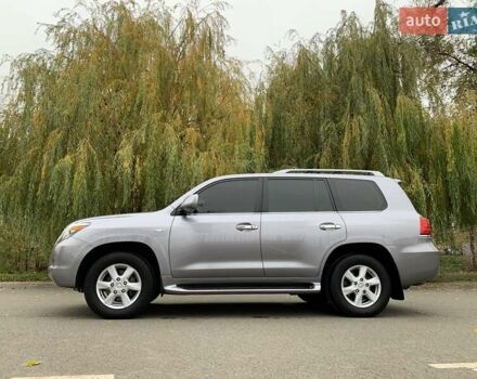 Серый Лексус ЛХ, объемом двигателя 5.66 л и пробегом 175 тыс. км за 32800 $, фото 4 на Automoto.ua