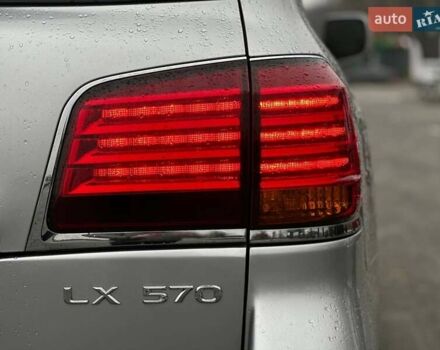 Серый Лексус ЛХ, объемом двигателя 5.66 л и пробегом 259 тыс. км за 21990 $, фото 7 на Automoto.ua