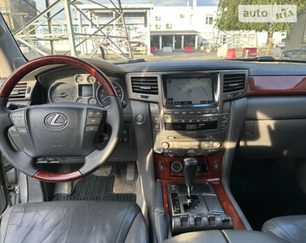 Серый Лексус ЛХ, объемом двигателя 5.66 л и пробегом 243 тыс. км за 25800 $, фото 65 на Automoto.ua
