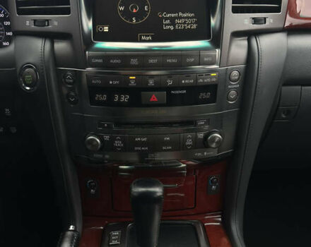 Серый Лексус ЛХ, объемом двигателя 5.7 л и пробегом 360 тыс. км за 19900 $, фото 32 на Automoto.ua