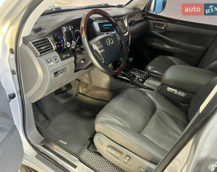 Серый Лексус ЛХ, объемом двигателя 5.66 л и пробегом 273 тыс. км за 24900 $, фото 93 на Automoto.ua