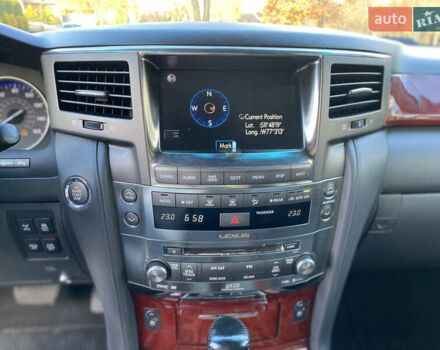Сірий Лексус ЛХ, об'ємом двигуна 5.66 л та пробігом 295 тис. км за 20888 $, фото 10 на Automoto.ua