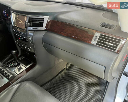 Серый Лексус ЛХ, объемом двигателя 5.66 л и пробегом 273 тыс. км за 24900 $, фото 97 на Automoto.ua