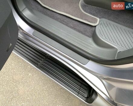 Серый Лексус ЛХ, объемом двигателя 5.66 л и пробегом 175 тыс. км за 32800 $, фото 55 на Automoto.ua