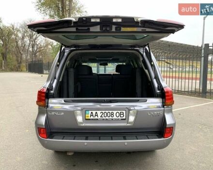 Серый Лексус ЛХ, объемом двигателя 5.66 л и пробегом 175 тыс. км за 32800 $, фото 60 на Automoto.ua