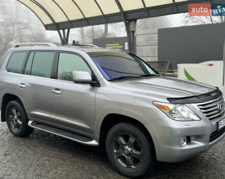 Серый Лексус ЛХ, объемом двигателя 5.66 л и пробегом 530 тыс. км за 25500 $, фото 3 на Automoto.ua