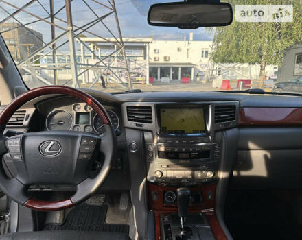 Серый Лексус ЛХ, объемом двигателя 5.66 л и пробегом 243 тыс. км за 28500 $, фото 64 на Automoto.ua