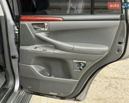 Сірий Лексус ЛХ, об'ємом двигуна 5.66 л та пробігом 246 тис. км за 24999 $, фото 26 на Automoto.ua