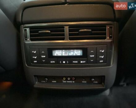 Сірий Лексус ЛХ, об'ємом двигуна 5.7 л та пробігом 295 тис. км за 21555 $, фото 31 на Automoto.ua