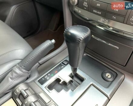 Серый Лексус ЛХ, объемом двигателя 5.66 л и пробегом 175 тыс. км за 32800 $, фото 34 на Automoto.ua