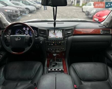 Серый Лексус ЛХ, объемом двигателя 5.66 л и пробегом 259 тыс. км за 21990 $, фото 18 на Automoto.ua