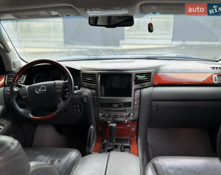 Серый Лексус ЛХ, объемом двигателя 5.66 л и пробегом 530 тыс. км за 25500 $, фото 9 на Automoto.ua