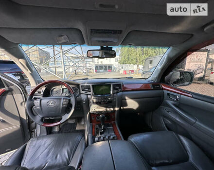 Серый Лексус ЛХ, объемом двигателя 5.66 л и пробегом 243 тыс. км за 25800 $, фото 62 на Automoto.ua