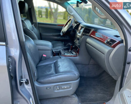 Сірий Лексус ЛХ, об'ємом двигуна 5.66 л та пробігом 295 тис. км за 20888 $, фото 25 на Automoto.ua