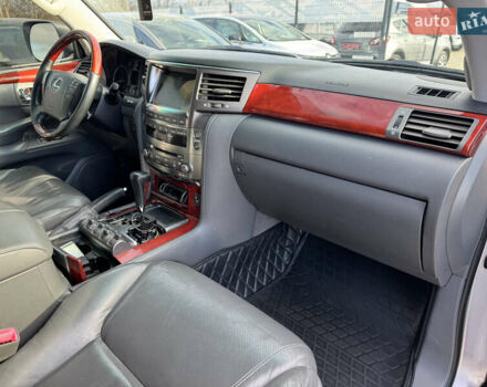 Сірий Лексус ЛХ, об'ємом двигуна 5.66 л та пробігом 303 тис. км за 22000 $, фото 30 на Automoto.ua