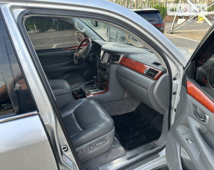 Серый Лексус ЛХ, объемом двигателя 5.66 л и пробегом 243 тыс. км за 25800 $, фото 22 на Automoto.ua