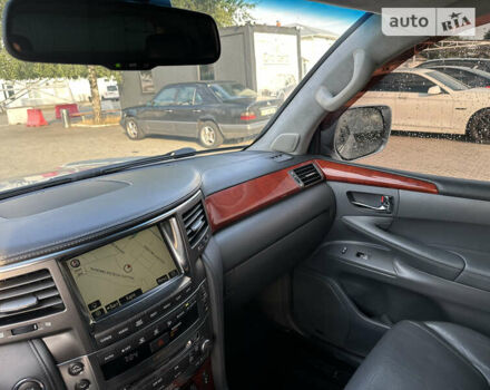 Серый Лексус ЛХ, объемом двигателя 5.66 л и пробегом 243 тыс. км за 28500 $, фото 40 на Automoto.ua