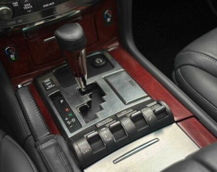 Серый Лексус ЛХ, объемом двигателя 5.7 л и пробегом 259 тыс. км за 21990 $, фото 19 на Automoto.ua