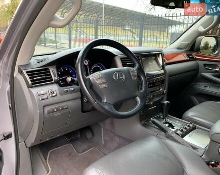 Серый Лексус ЛХ, объемом двигателя 5.66 л и пробегом 175 тыс. км за 32800 $, фото 27 на Automoto.ua