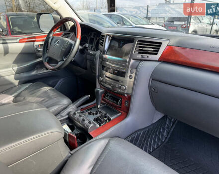 Сірий Лексус ЛХ, об'ємом двигуна 5.66 л та пробігом 303 тис. км за 22000 $, фото 31 на Automoto.ua