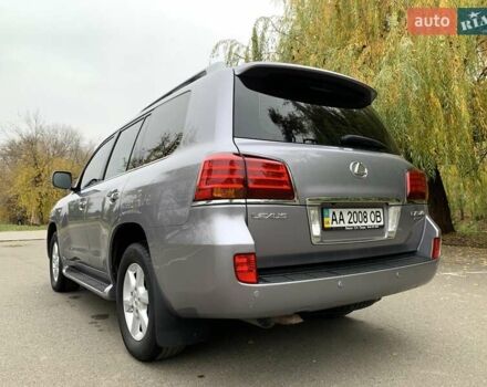 Серый Лексус ЛХ, объемом двигателя 5.66 л и пробегом 175 тыс. км за 32800 $, фото 12 на Automoto.ua