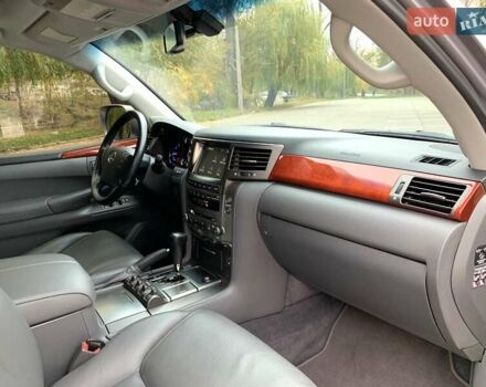 Серый Лексус ЛХ, объемом двигателя 5.66 л и пробегом 175 тыс. км за 32800 $, фото 38 на Automoto.ua