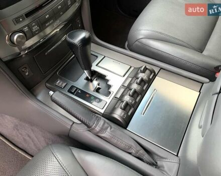 Серый Лексус ЛХ, объемом двигателя 5.66 л и пробегом 175 тыс. км за 32800 $, фото 45 на Automoto.ua