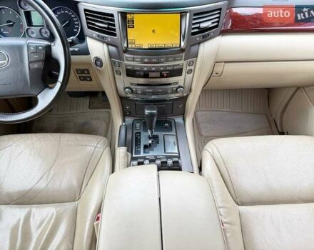 Сірий Лексус ЛХ, об'ємом двигуна 5.66 л та пробігом 235 тис. км за 27191 $, фото 46 на Automoto.ua