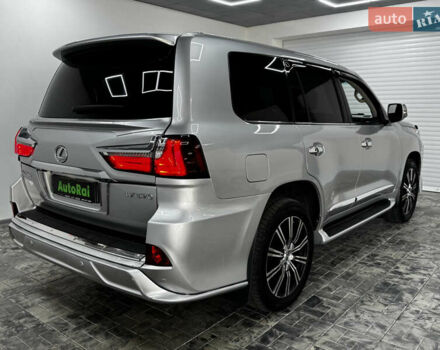 Серый Лексус ЛХ, объемом двигателя 5.66 л и пробегом 250 тыс. км за 29999 $, фото 3 на Automoto.ua