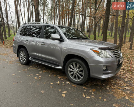 Серый Лексус ЛХ, объемом двигателя 5.66 л и пробегом 221 тыс. км за 32500 $, фото 2 на Automoto.ua