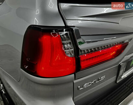Серый Лексус ЛХ, объемом двигателя 5.66 л и пробегом 250 тыс. км за 29999 $, фото 23 на Automoto.ua