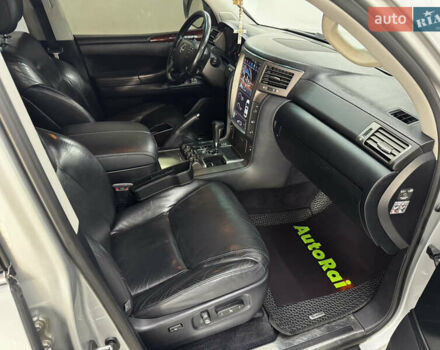 Серый Лексус ЛХ, объемом двигателя 5.66 л и пробегом 250 тыс. км за 29999 $, фото 12 на Automoto.ua