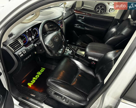 Серый Лексус ЛХ, объемом двигателя 5.66 л и пробегом 250 тыс. км за 29999 $, фото 11 на Automoto.ua