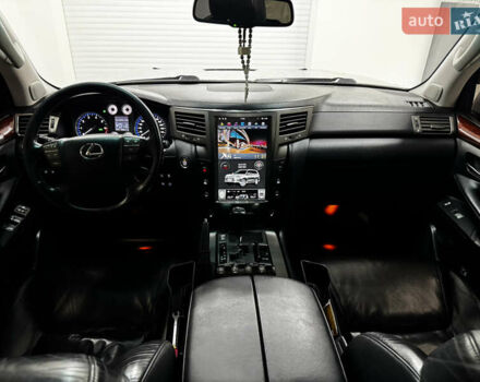 Серый Лексус ЛХ, объемом двигателя 5.66 л и пробегом 250 тыс. км за 29999 $, фото 7 на Automoto.ua