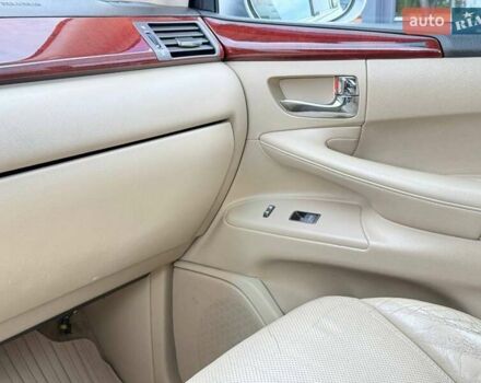Сірий Лексус ЛХ, об'ємом двигуна 5.66 л та пробігом 235 тис. км за 27191 $, фото 30 на Automoto.ua