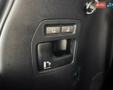 Серый Лексус ЛХ, объемом двигателя 5.66 л и пробегом 250 тыс. км за 29999 $, фото 24 на Automoto.ua