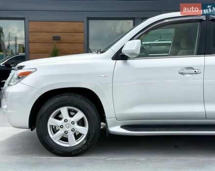 Сірий Лексус ЛХ, об'ємом двигуна 5.66 л та пробігом 235 тис. км за 27191 $, фото 6 на Automoto.ua