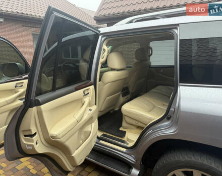 Серый Лексус ЛХ, объемом двигателя 5.66 л и пробегом 221 тыс. км за 32500 $, фото 12 на Automoto.ua