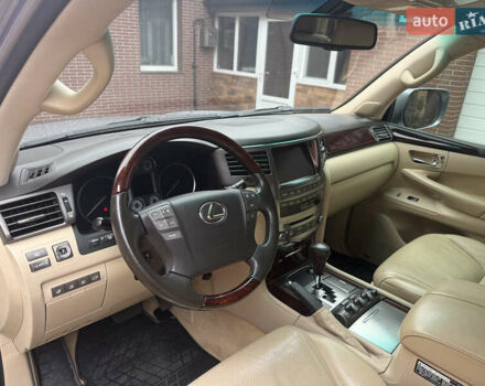 Серый Лексус ЛХ, объемом двигателя 5.66 л и пробегом 221 тыс. км за 32500 $, фото 10 на Automoto.ua