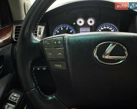 Серый Лексус ЛХ, объемом двигателя 5.66 л и пробегом 250 тыс. км за 29999 $, фото 9 на Automoto.ua