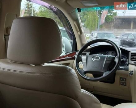 Сірий Лексус ЛХ, об'ємом двигуна 5.66 л та пробігом 235 тис. км за 27191 $, фото 45 на Automoto.ua