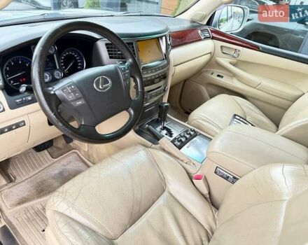 Сірий Лексус ЛХ, об'ємом двигуна 5.66 л та пробігом 235 тис. км за 27191 $, фото 18 на Automoto.ua