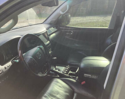 Серый Лексус ЛХ, объемом двигателя 5.66 л и пробегом 245 тыс. км за 29700 $, фото 4 на Automoto.ua