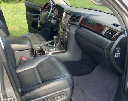 Серый Лексус ЛХ, объемом двигателя 5.66 л и пробегом 245 тыс. км за 29700 $, фото 6 на Automoto.ua