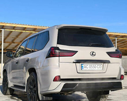 Серый Лексус ЛХ, объемом двигателя 5.7 л и пробегом 330 тыс. км за 45000 $, фото 4 на Automoto.ua