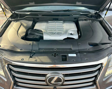 Серый Лексус ЛХ, объемом двигателя 5.66 л и пробегом 314 тыс. км за 38500 $, фото 19 на Automoto.ua
