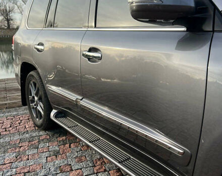 Серый Лексус ЛХ, объемом двигателя 5.66 л и пробегом 314 тыс. км за 38500 $, фото 7 на Automoto.ua